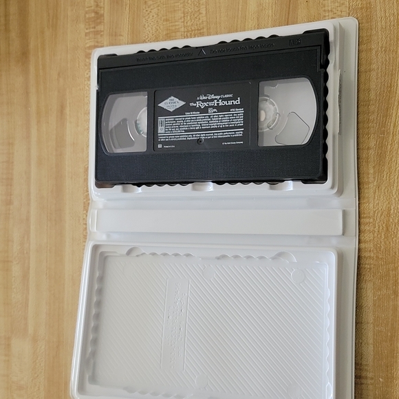 Disney's Fox and the Hound VHS - Picture 4 of 4